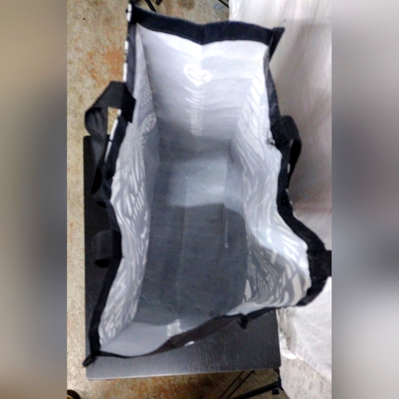 Lululemon Snap bag - Picture 9 of 9